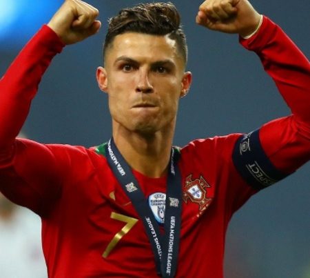 ĐT Bồ Đào Nha cùng Ronaldo trên đường bảo vệ vương miện Euro