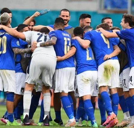 Italia chuẩn bị sẵn đội hình đá Penalty với Áo